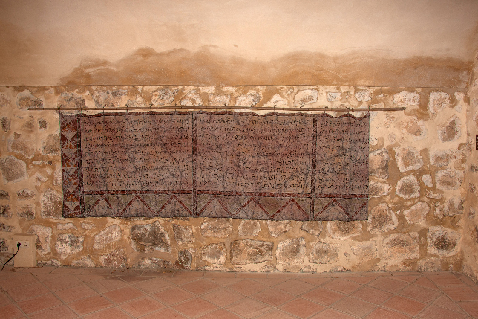 Large-format tapestry located on the basement of the Tower of Homage